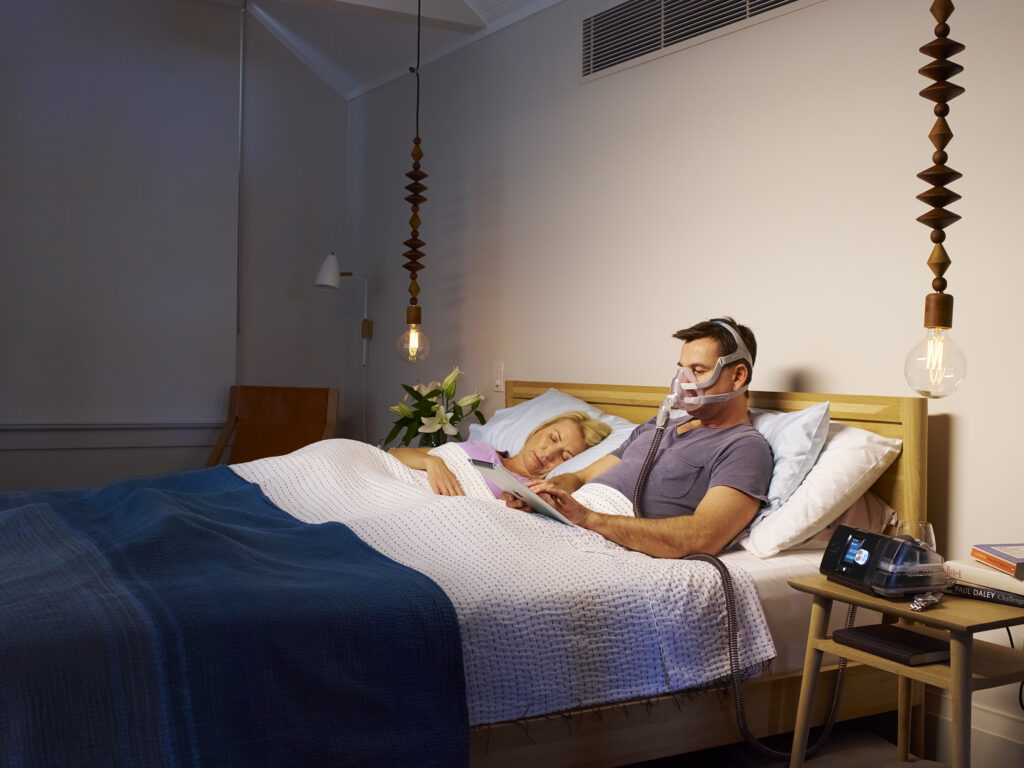 Sie sind erschöpft, unausgeschlafen und würden gern energiegeladen in den neuen Tag starten? Alles steht und fällt mit einer erholsamen ruhigen Nacht und tiefem Schlaf, welcher Ihnen durch Schnarchen geraubt wird.